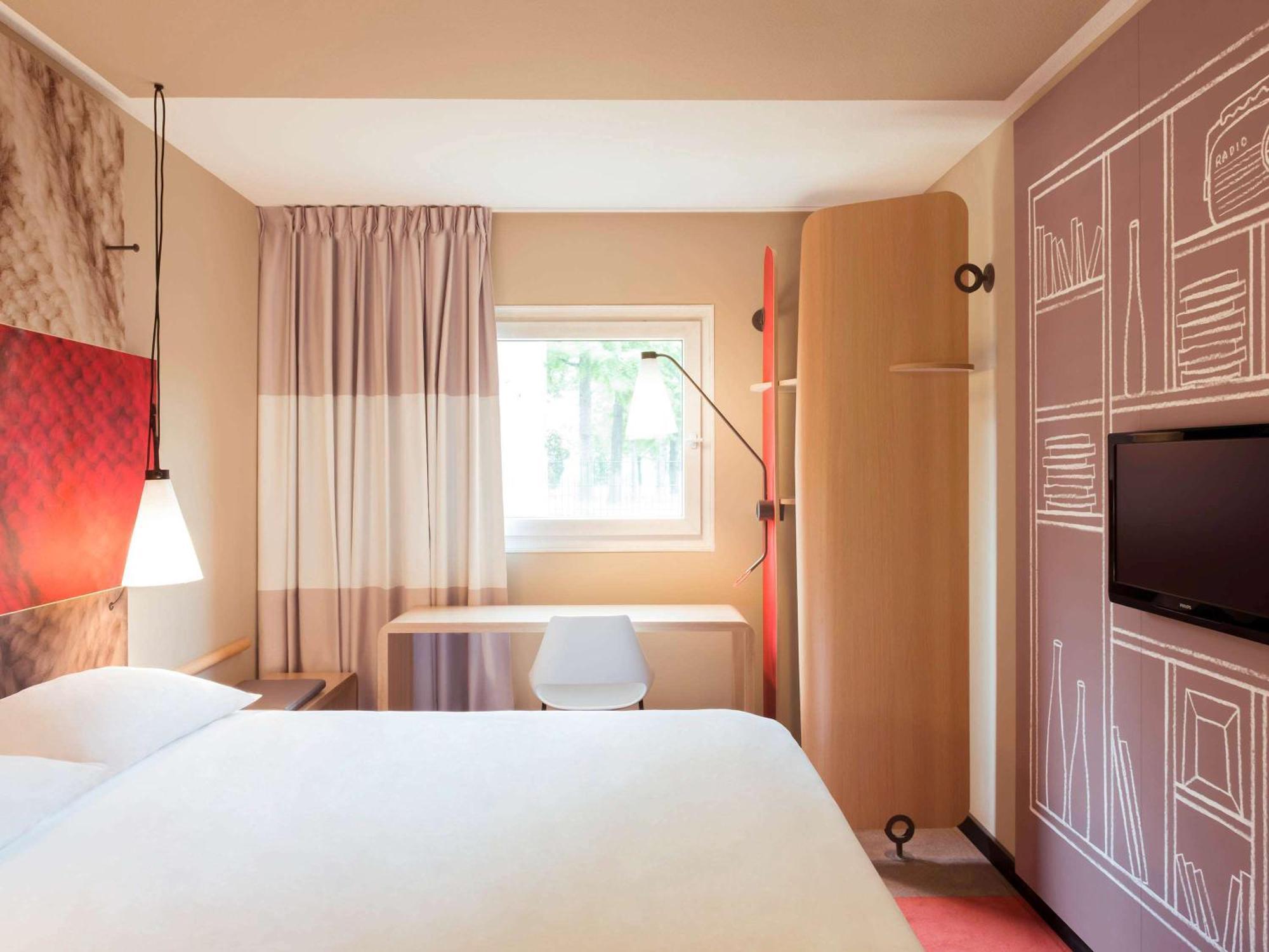 فندق Ibis Poznan Polnoc سوخو لاس المظهر الخارجي الصورة