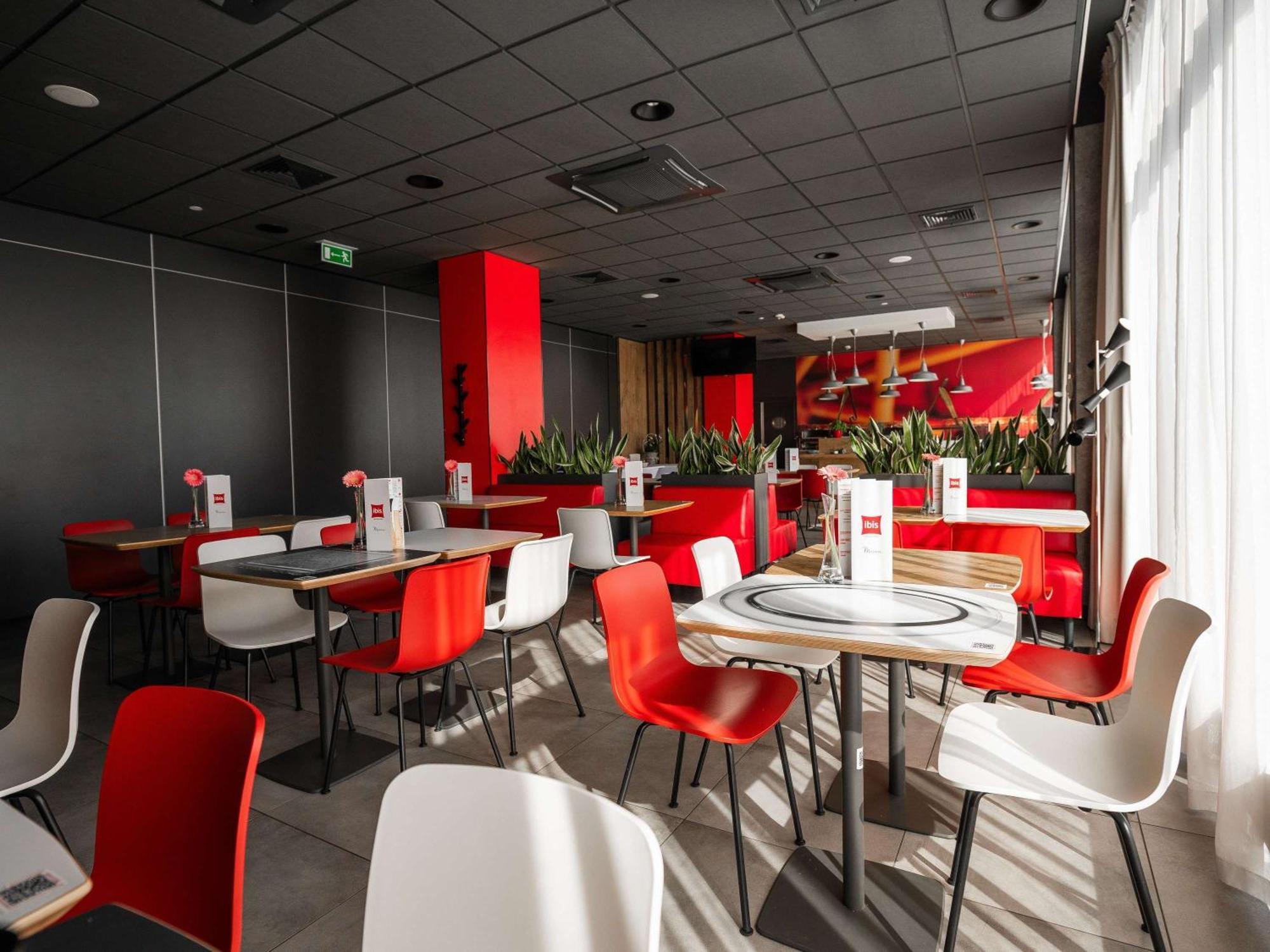 فندق Ibis Poznan Polnoc سوخو لاس المظهر الخارجي الصورة