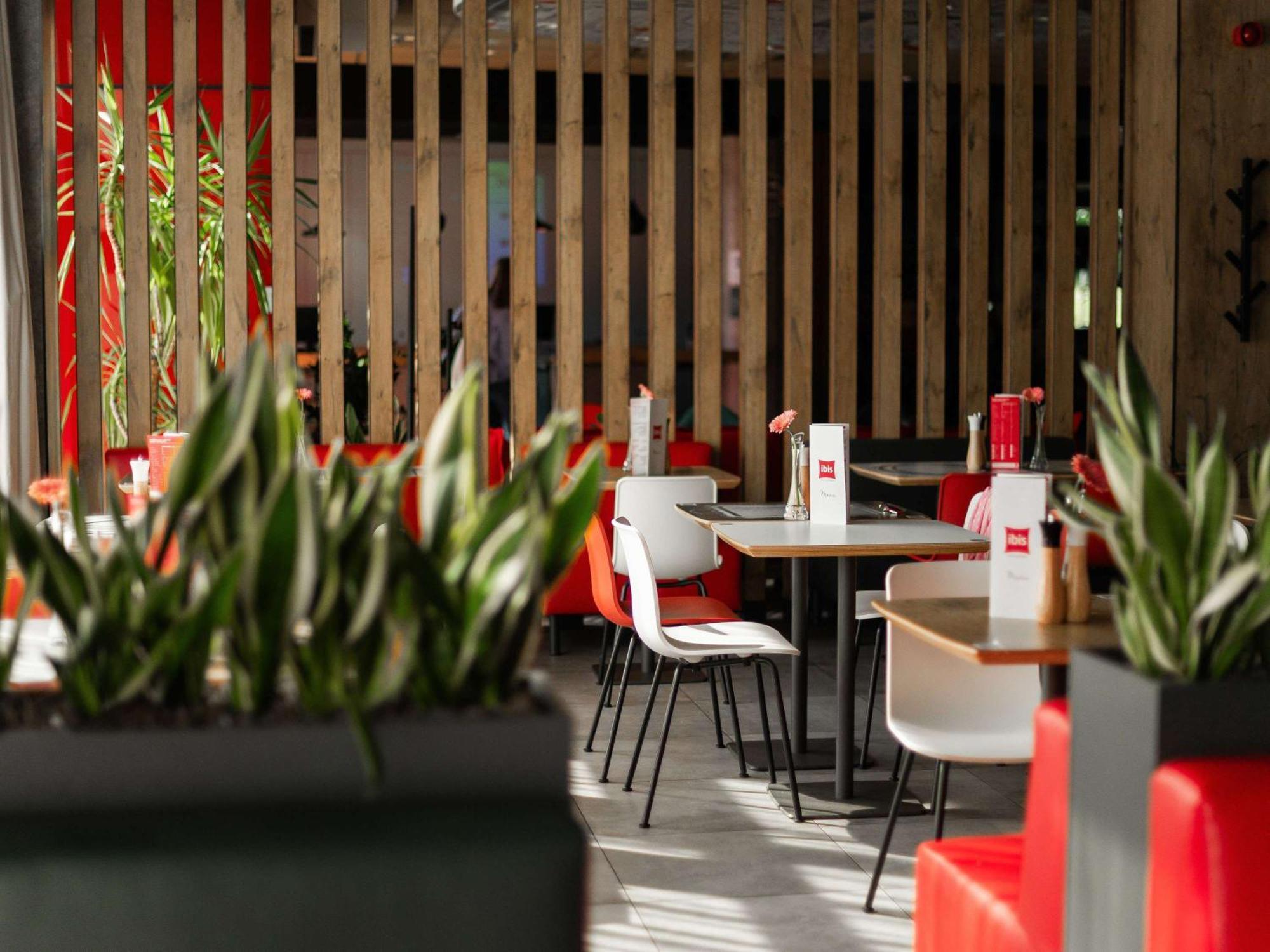فندق Ibis Poznan Polnoc سوخو لاس المظهر الخارجي الصورة